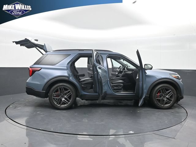 Used 2025 Ford Explorer ST-Line w/ Premium Package RWD image 27