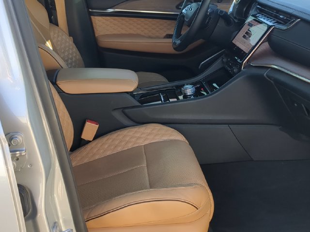 Used 2022 Jeep Grand Cherokee L Summit w/ Luxury Tech Group V AWD/4WD image 20