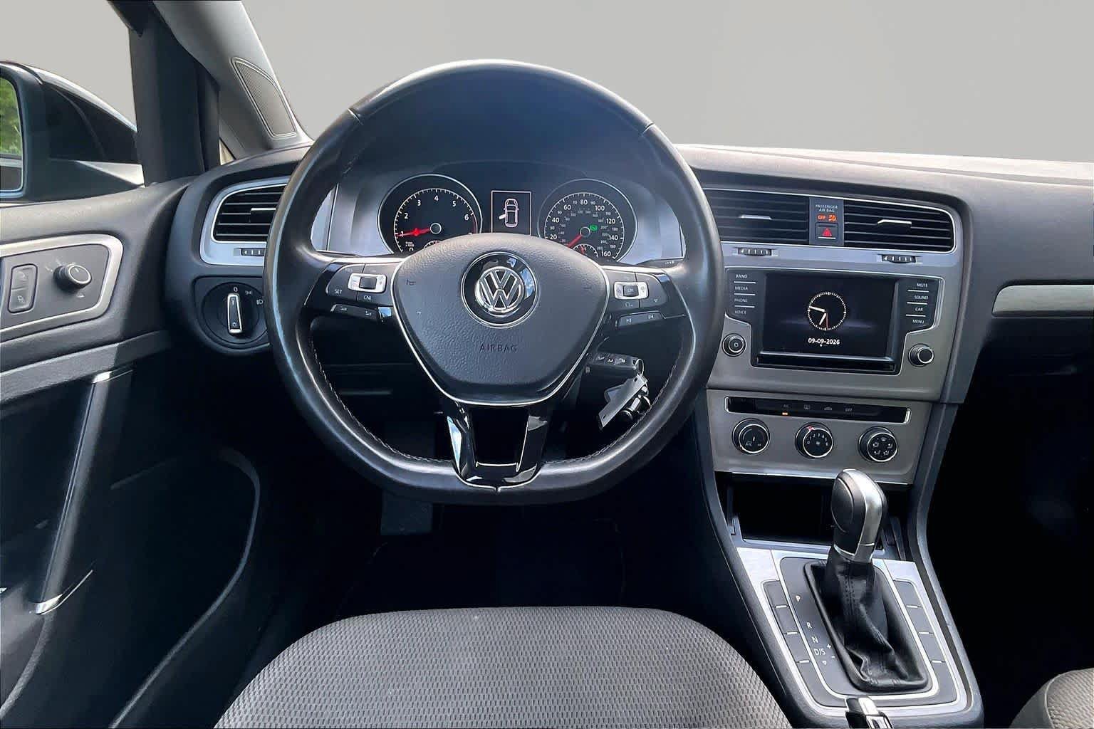 Used 2017 Volkswagen Golf S FWD image 6