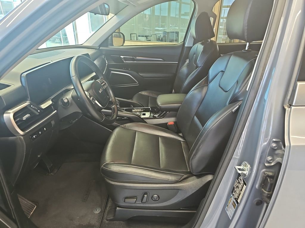 Used 2023 Kia Telluride S image 12
