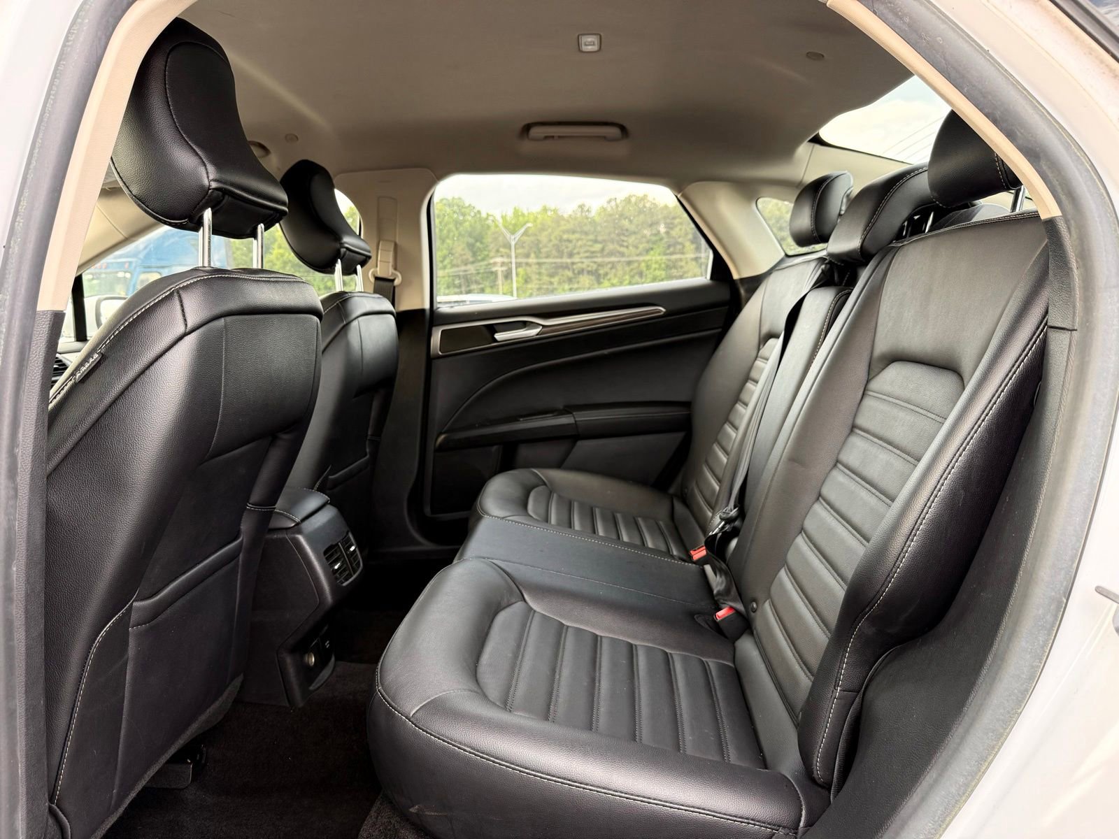 Used 2018 Ford Fusion SE w/ Equipment Group 602A FWD image 16