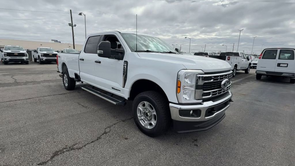 Used 2025 Ford F250 XLT image 2