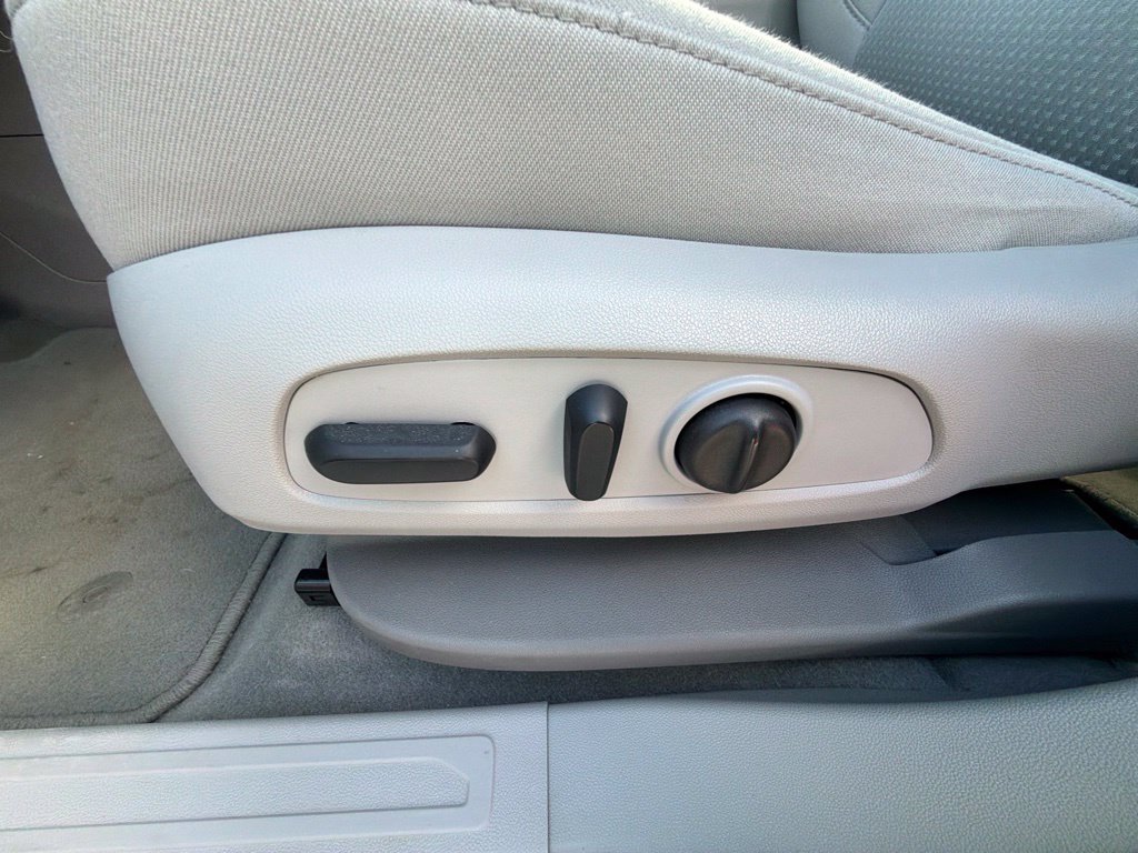 Used 2023 GMC Acadia SLE w/ Driver Convenience Package FWD image 22