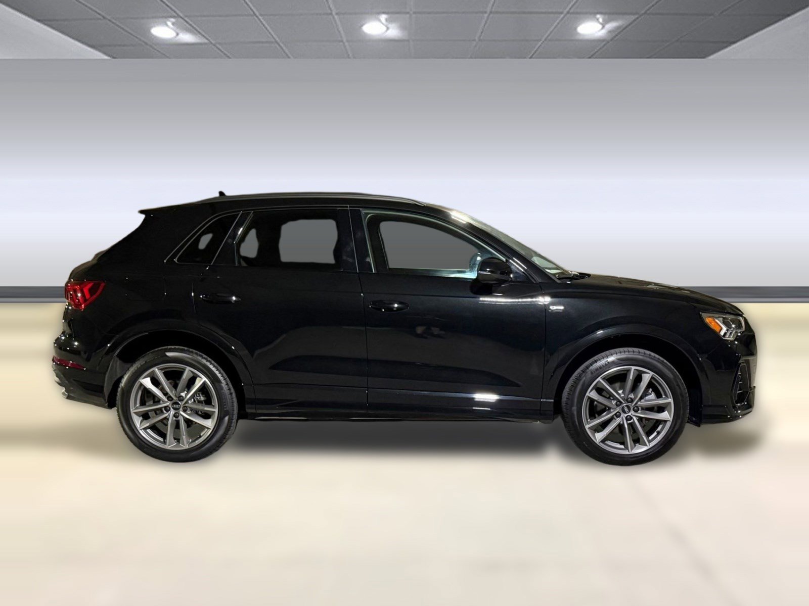 Used 2025 Audi Q3 2.0T Premium w/ Convenience Package image 7