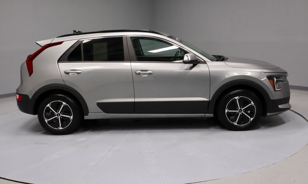 Used 2023 Kia Niro EX FWD image 13