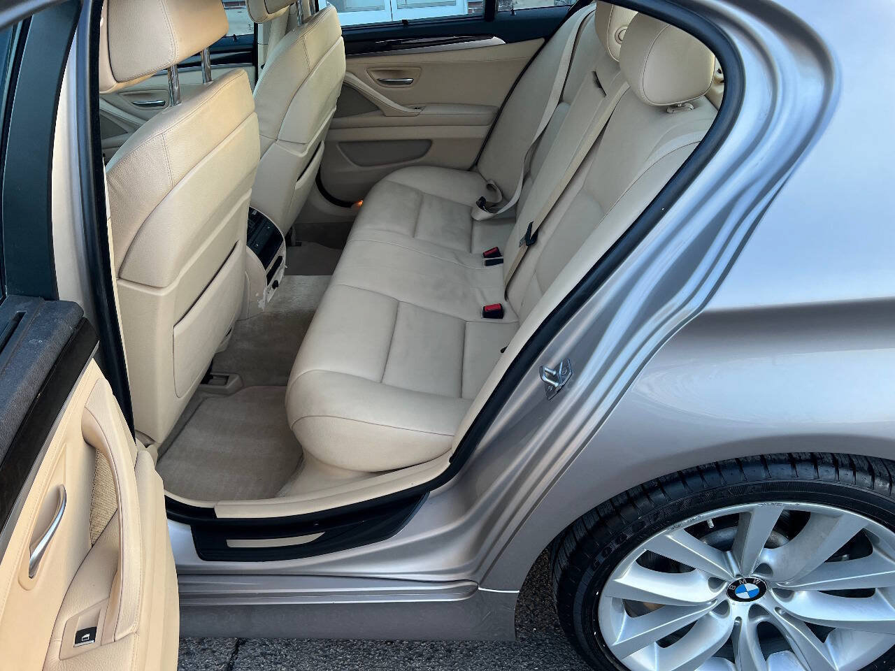 Used 2011 BMW 535i xDrive Sedan AWD/4WD image 18