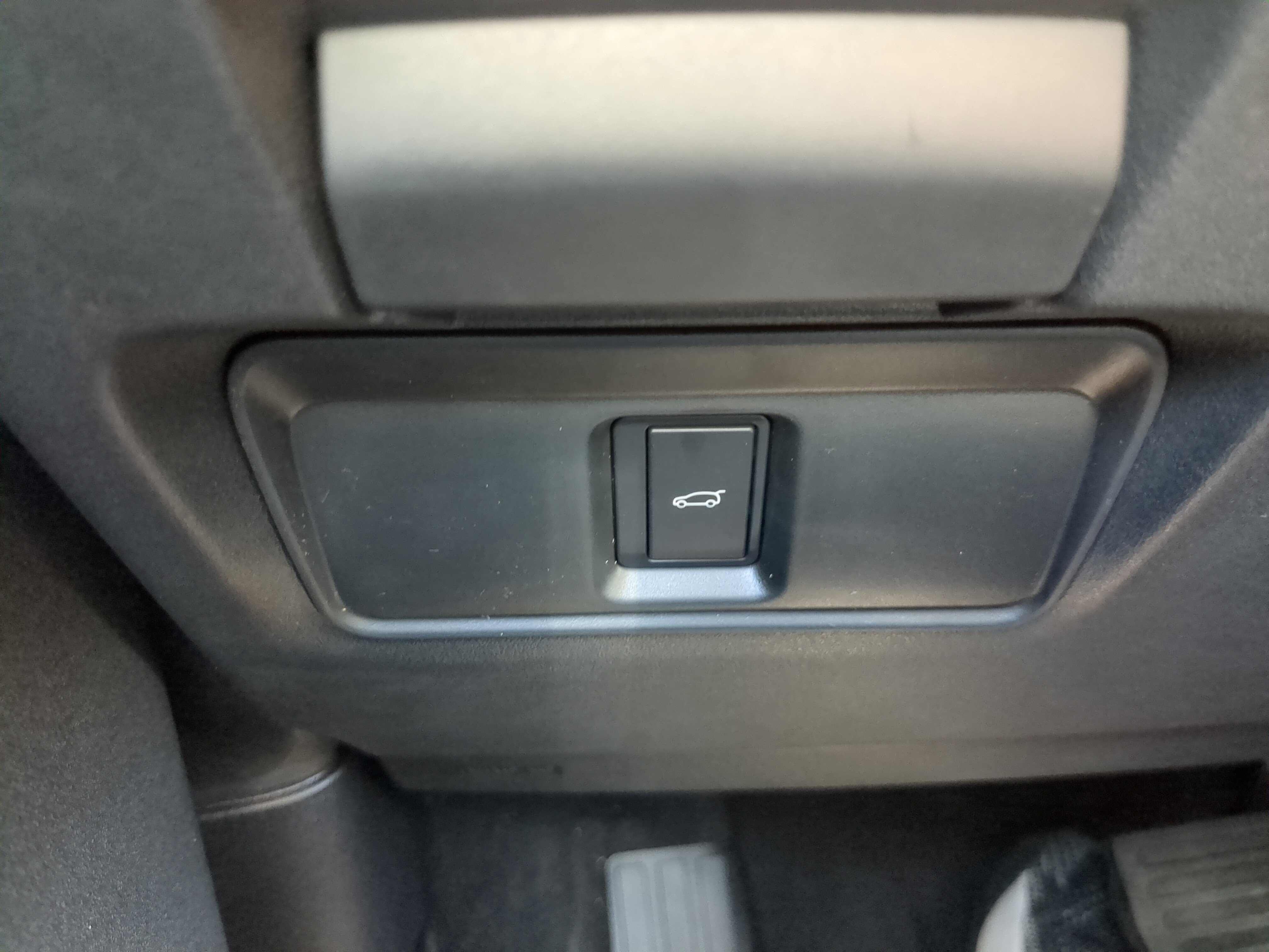 New 2025 Land Rover Discovery Sport S image 25