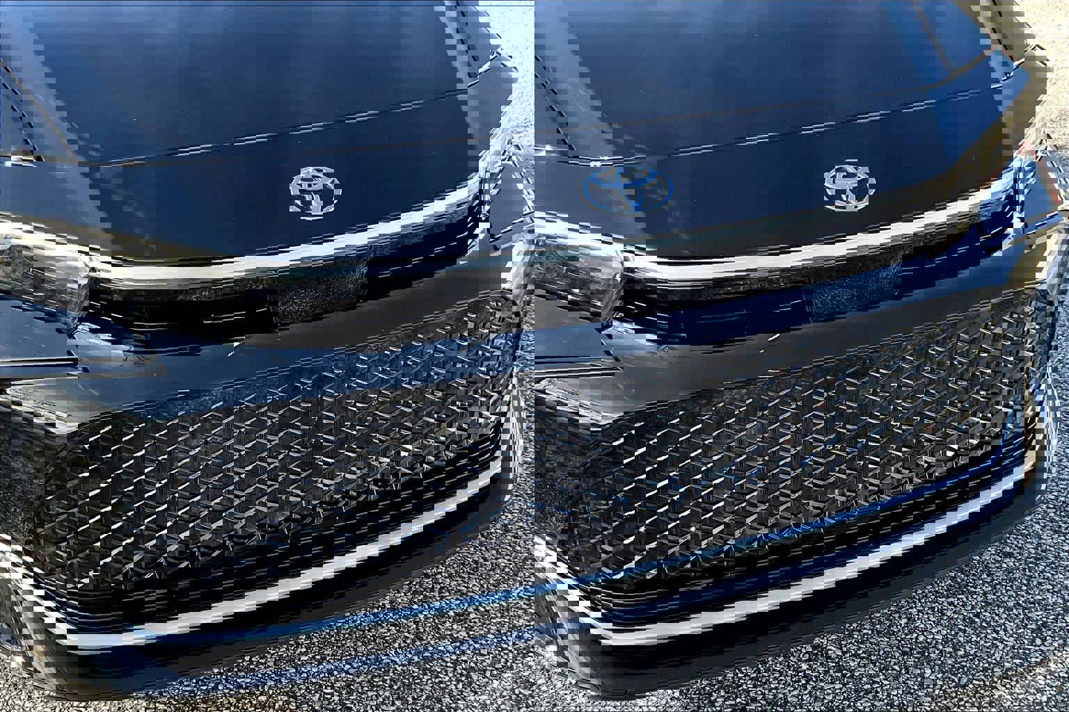 Used 2023 Toyota Crown XLE image 28