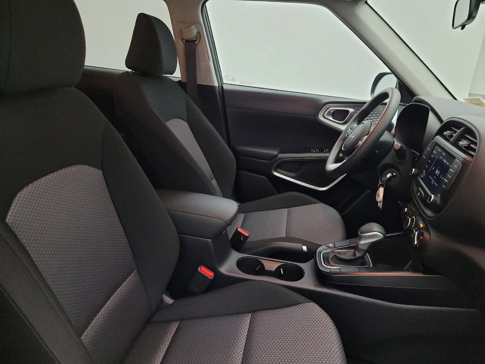Used 2025 Kia Soul S image 21