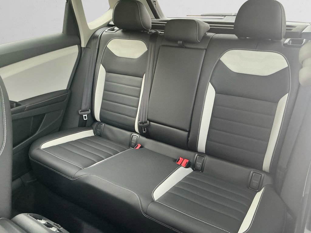 New 2025 Volkswagen Taos SEL image 13