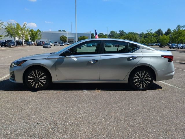 Used 2025 Nissan Altima 2.5 SV FWD image 7