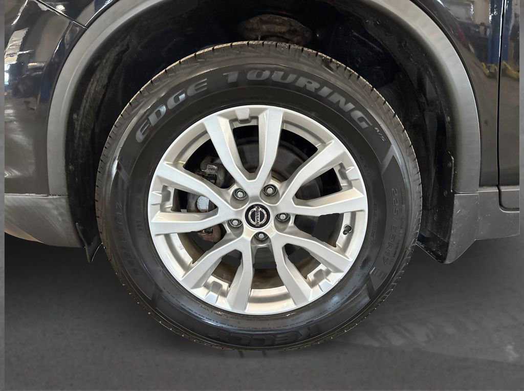 Used 2019 Nissan Rogue SV image 12