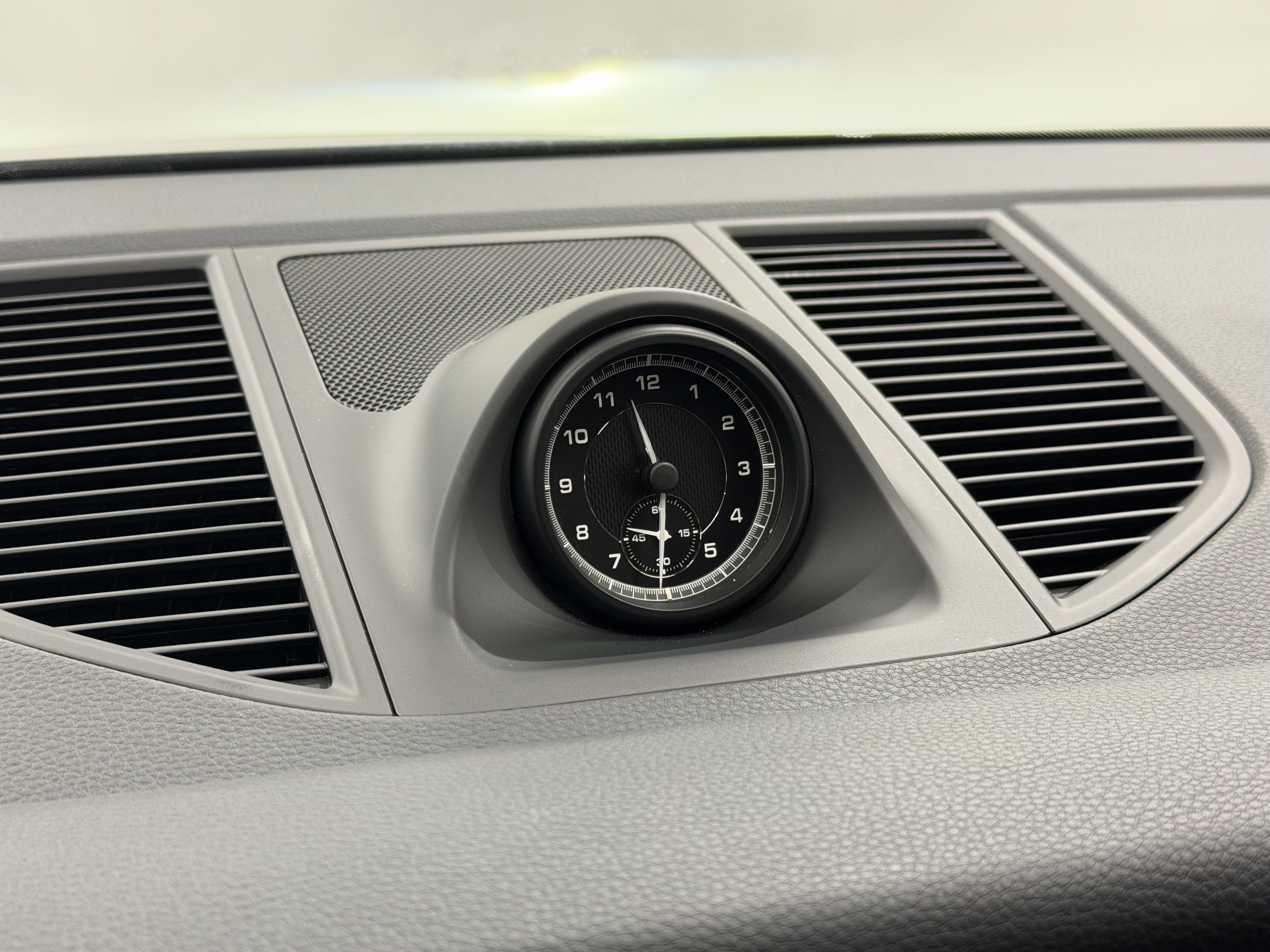 Certified 2025 Porsche Macan image 55