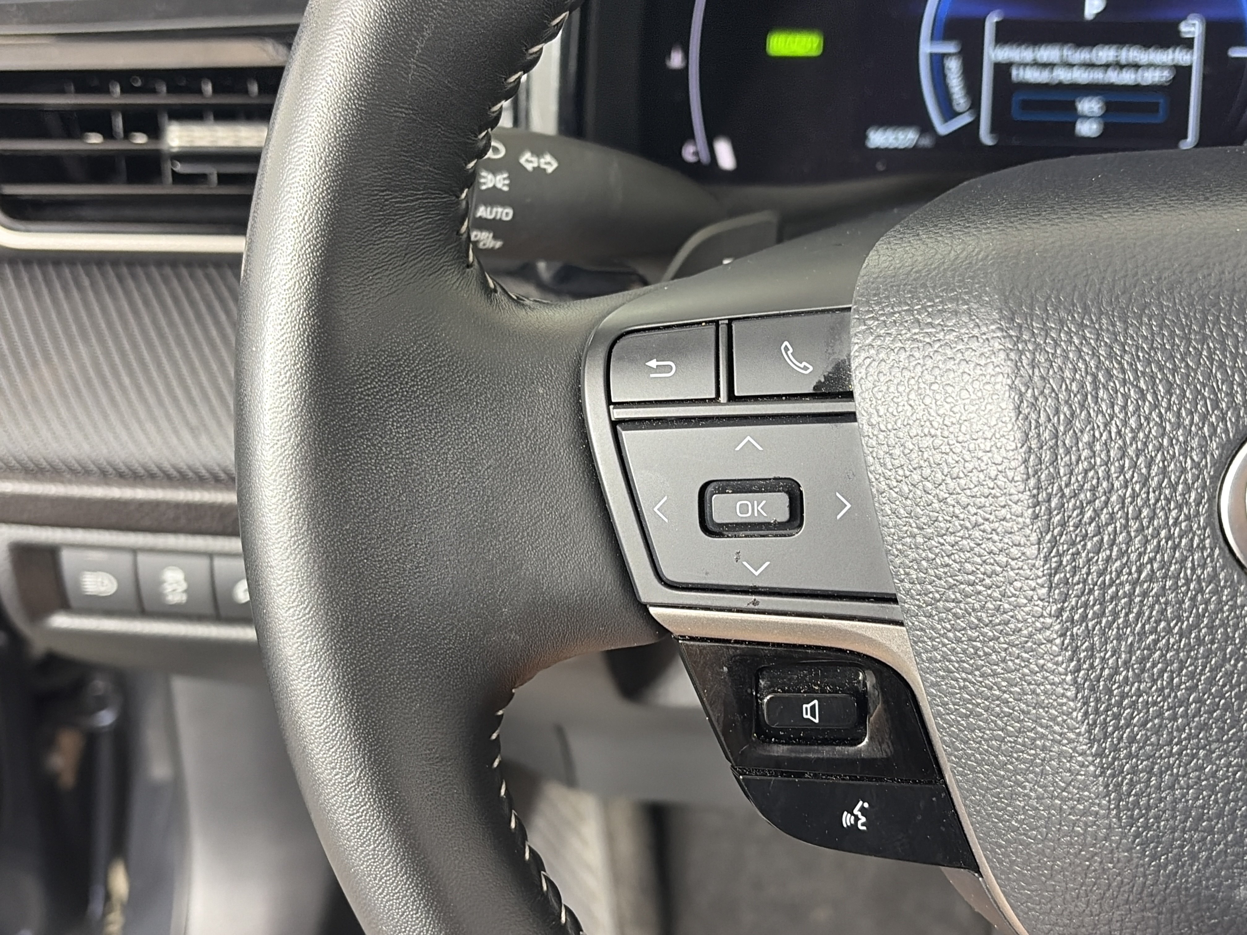 Used 2025 Toyota Camry SE FWD image 28