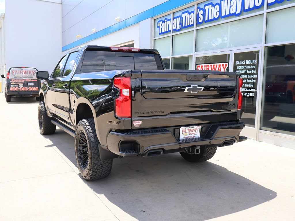 Used 2025 Chevrolet Silverado 1500 High Country w/ Midnight Edition AWD/4WD image 8