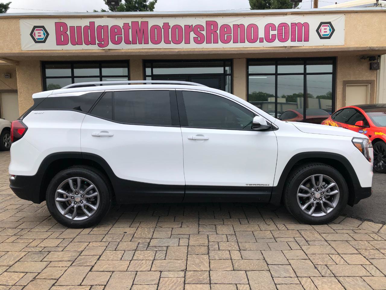 Used 2024 GMC Terrain SLT AWD/4WD image 1