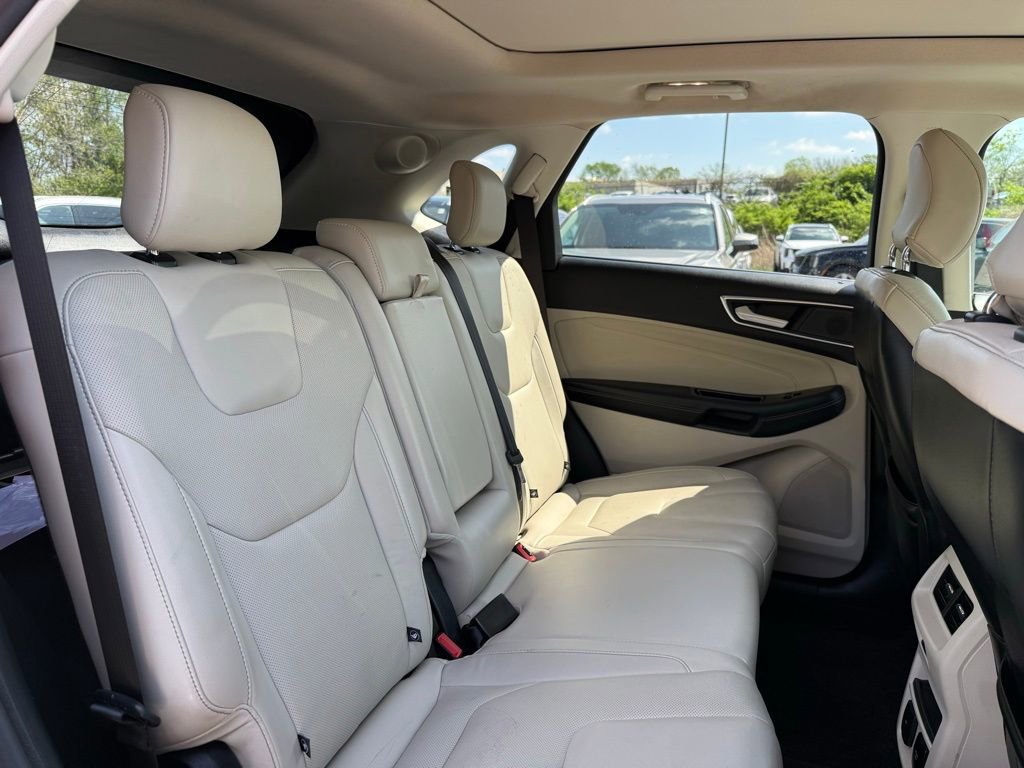 Used 2019 Ford Edge Titanium w/ Equipment Group 301A FWD image 23