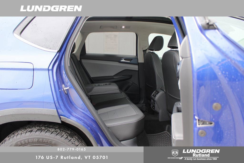 Used 2024 Volkswagen Taos SE w/ Panoramic Sunroof Package image 17