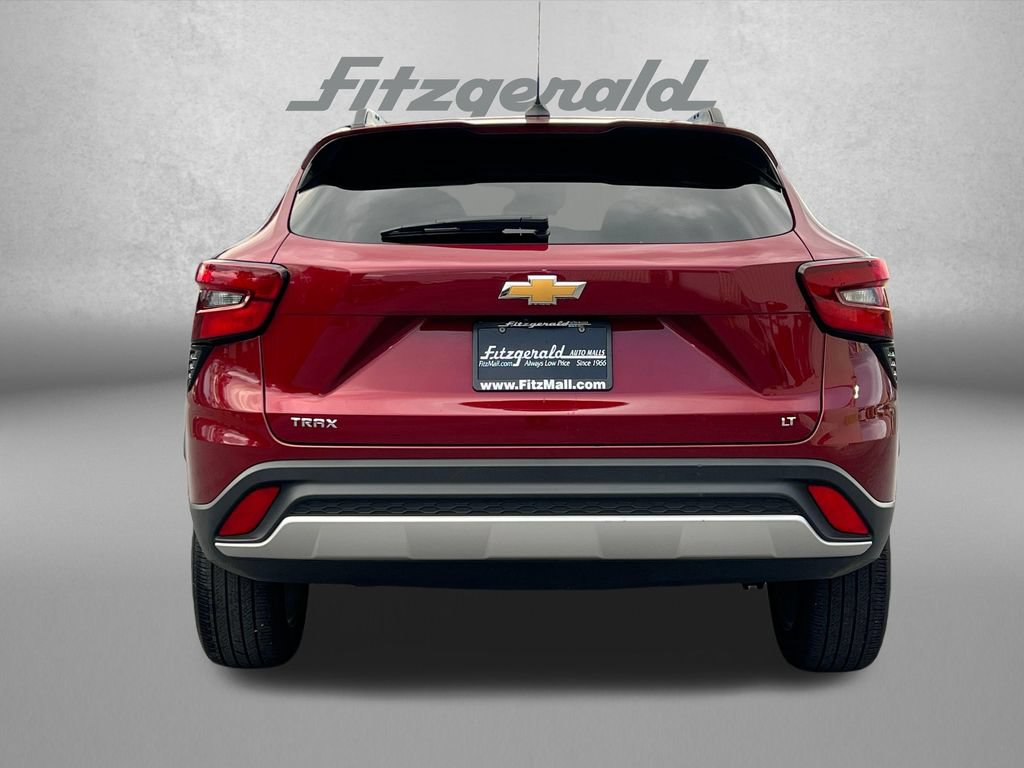 Used 2025 Chevrolet Trax LT FWD image 7