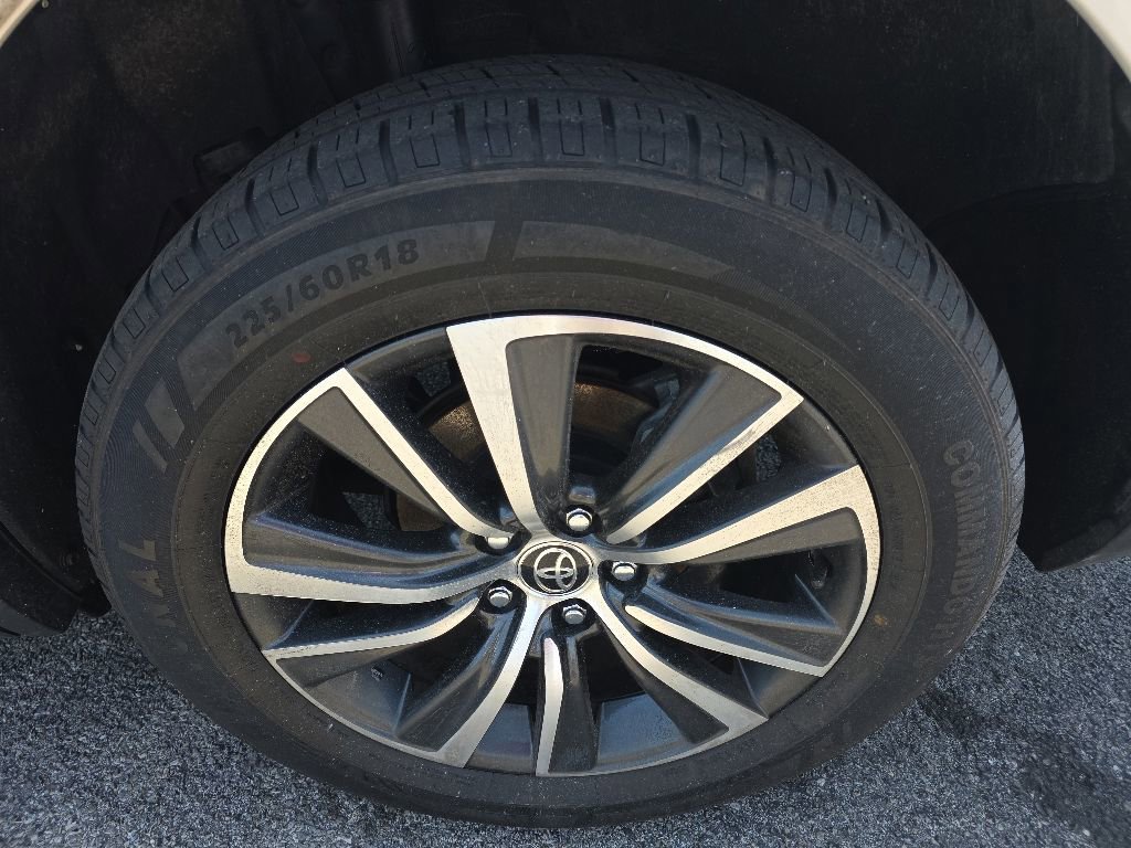 Certified 2021 Toyota Venza LE AWD/4WD image 6