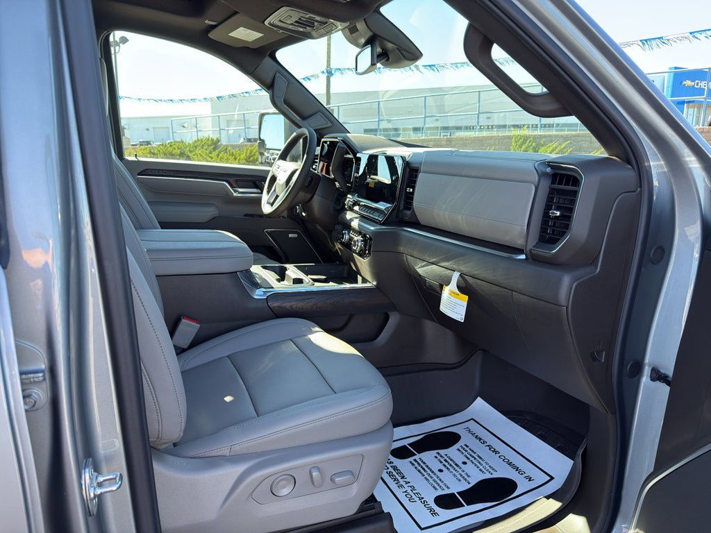 New 2026 GMC Sierra 3500 SLT w/ SLT Premium Package AWD/4WD image 10