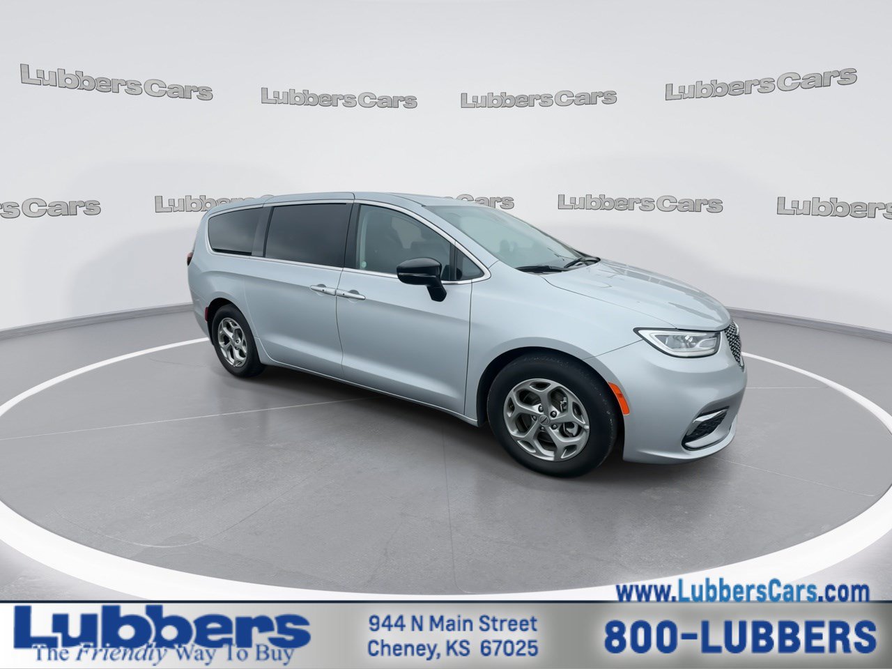 Used 2024 Chrysler Pacifica Limited FWD image 2