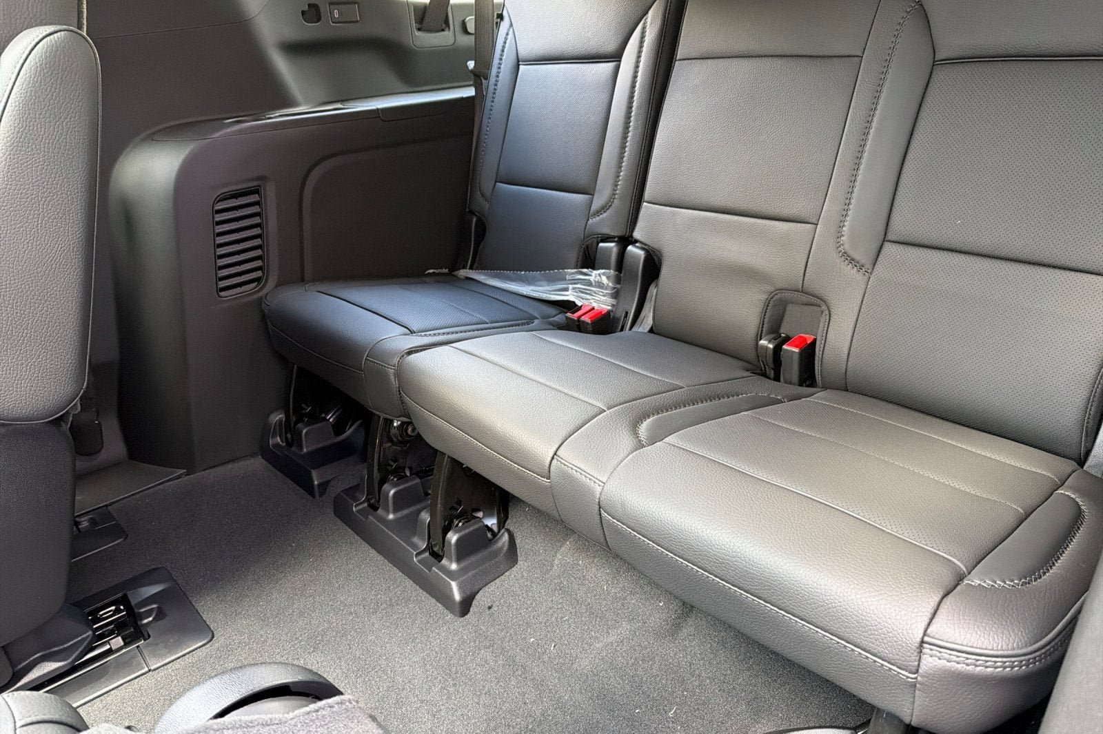 New 2026 GMC Yukon XL Denali AWD/4WD image 13