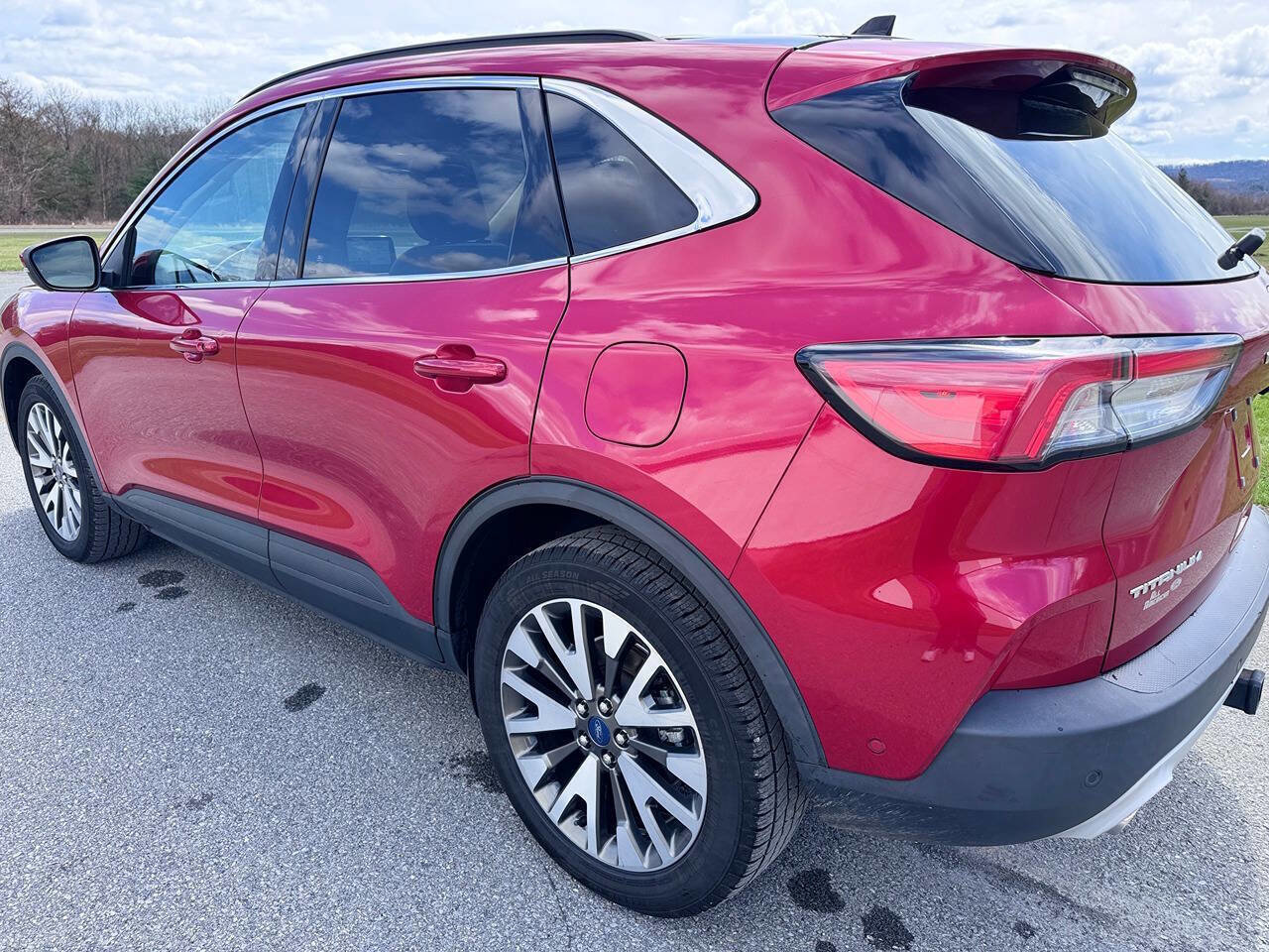 Used 2020 Ford Escape Titanium image 11