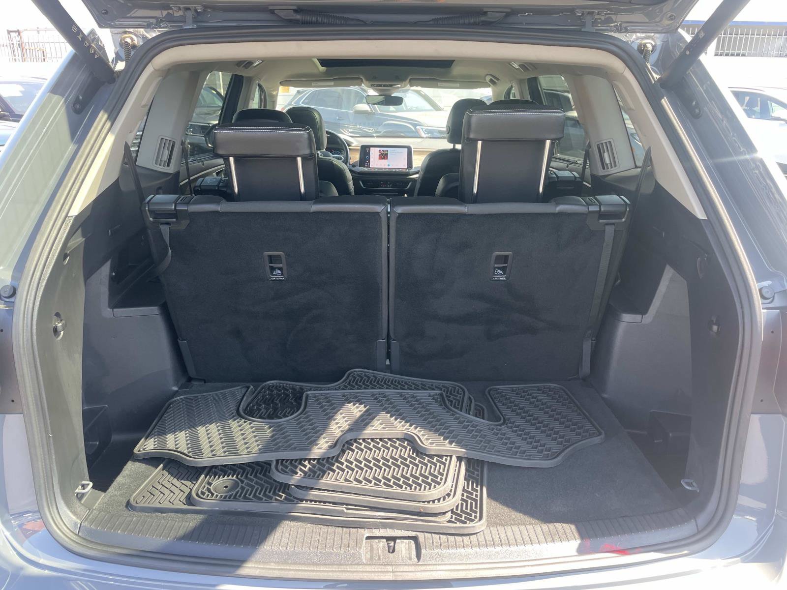 Certified 2025 Volkswagen Atlas SEL Premium R-Line AWD/4WD image 5