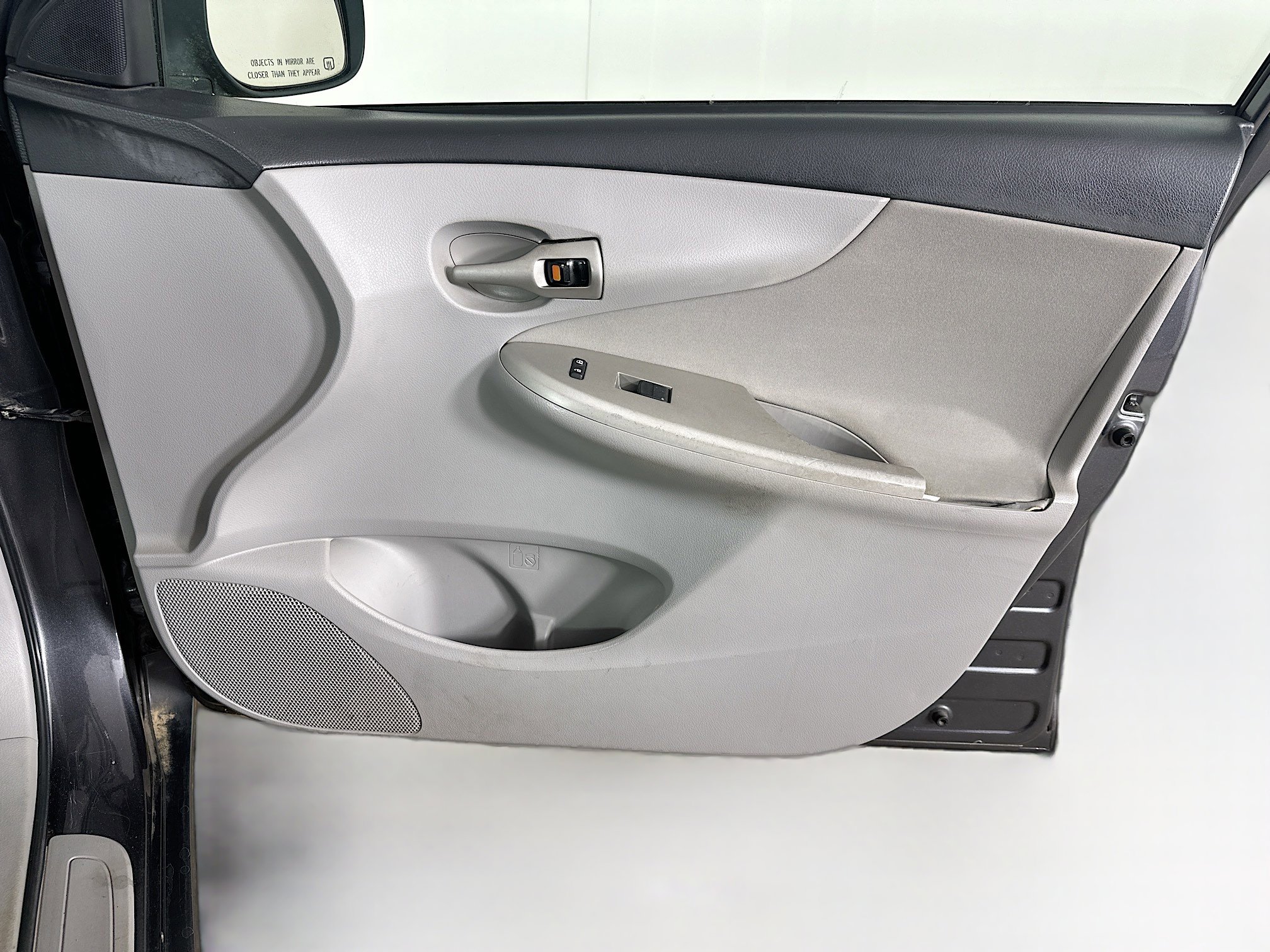 Used 2013 Toyota Corolla LE image 29