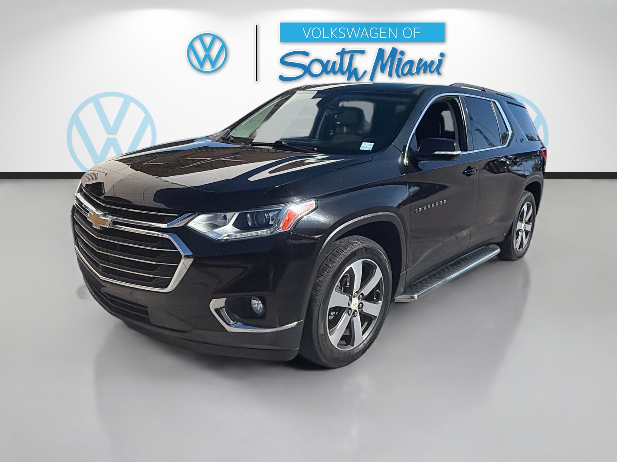 Used 2020 Chevrolet Traverse LT w/ LT Premium Package FWD image 3