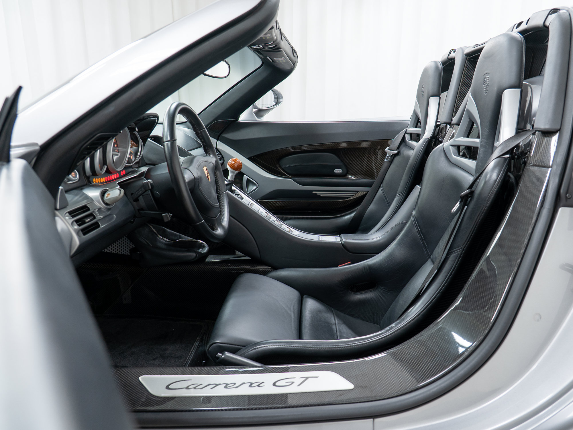 Used 2005 Porsche Carrera GT RWD image 25