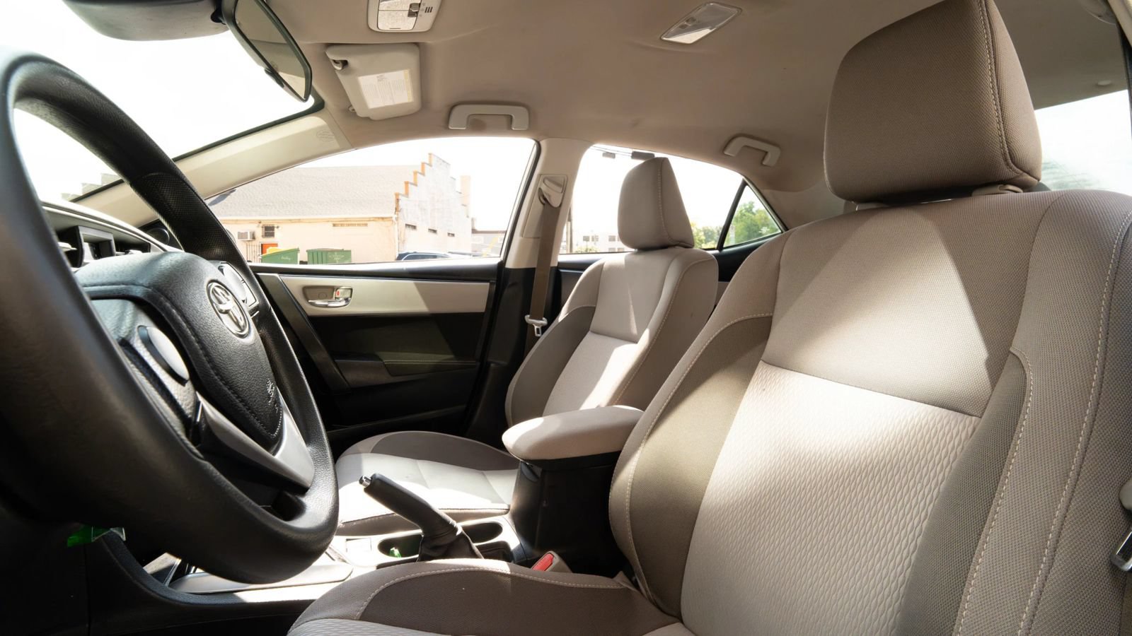 Used 2019 Toyota Corolla LE FWD image 25