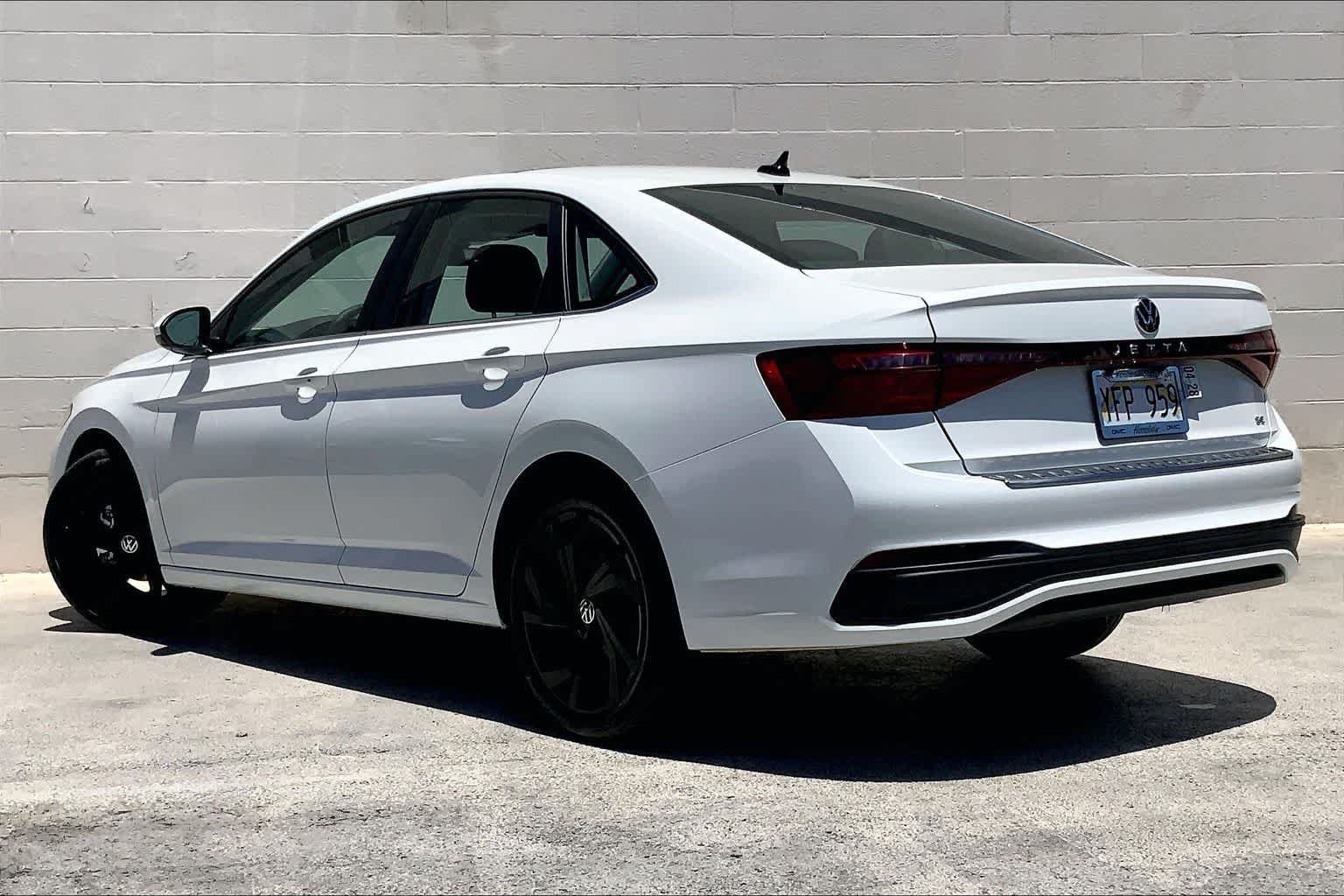 Used 2026 Volkswagen Jetta SE FWD image 4
