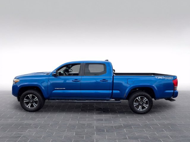 Used 2016 Toyota Tacoma TRD Sport w/ Premium & Technology Package AWD/4WD image 4