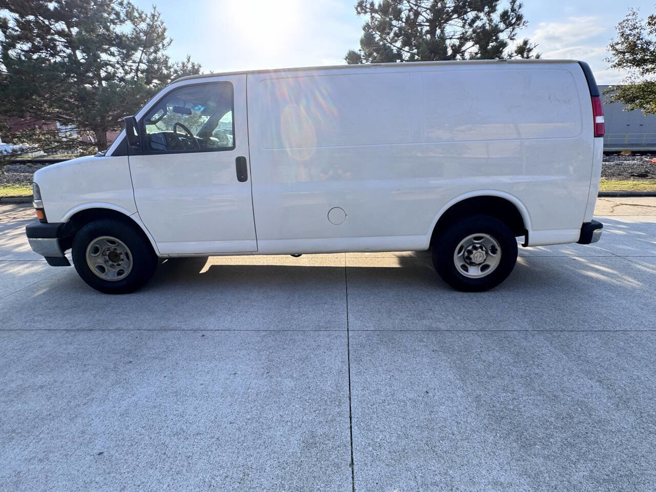 Used 2019 Chevrolet Express 2500 w/ Driver Convenience Package image 2
