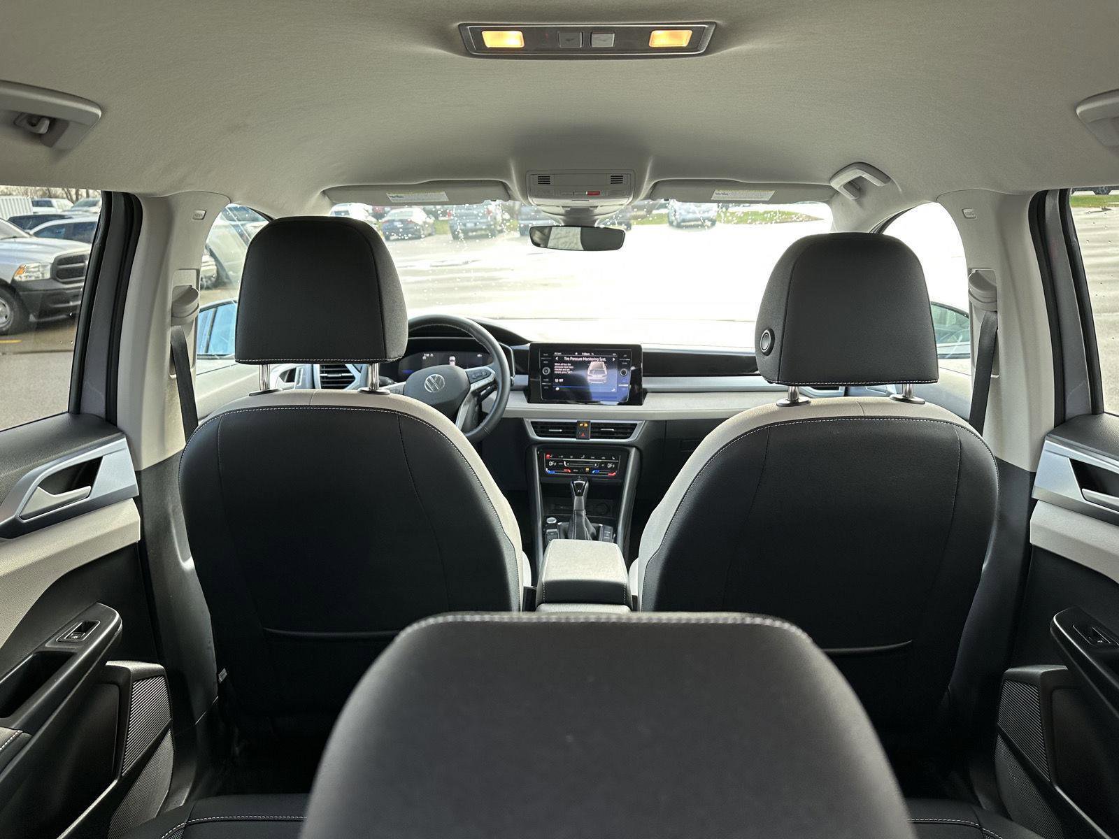 Used 2025 Volkswagen Taos SE AWD/4WD image 13