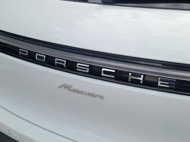 Used 2024 Porsche Macan AWD/4WD image 8
