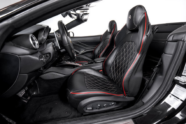 Used 2015 Ferrari California T RWD image 4