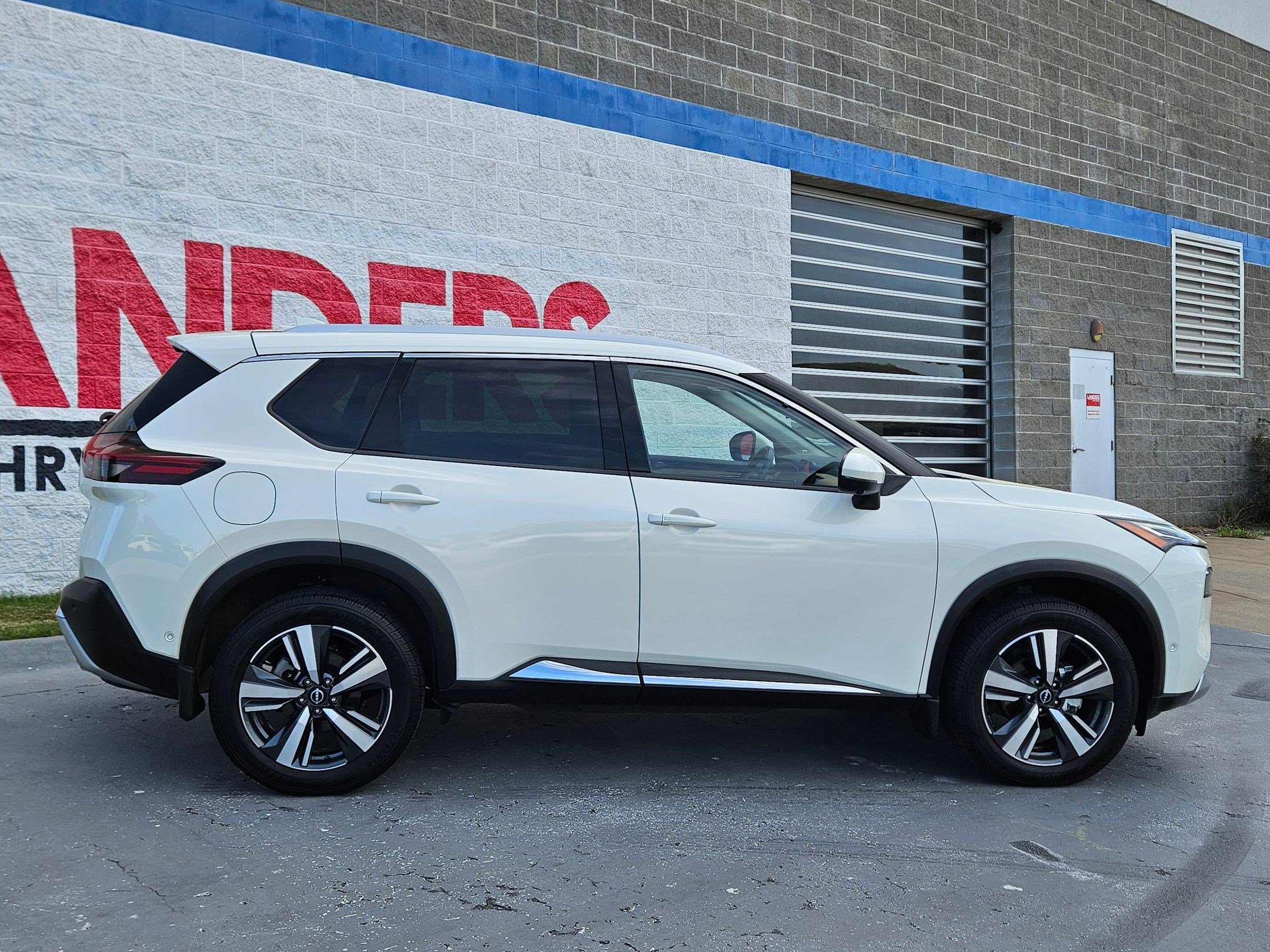 Used 2023 Nissan Rogue Platinum w/ Platinum Premium Package AWD/4WD image 8
