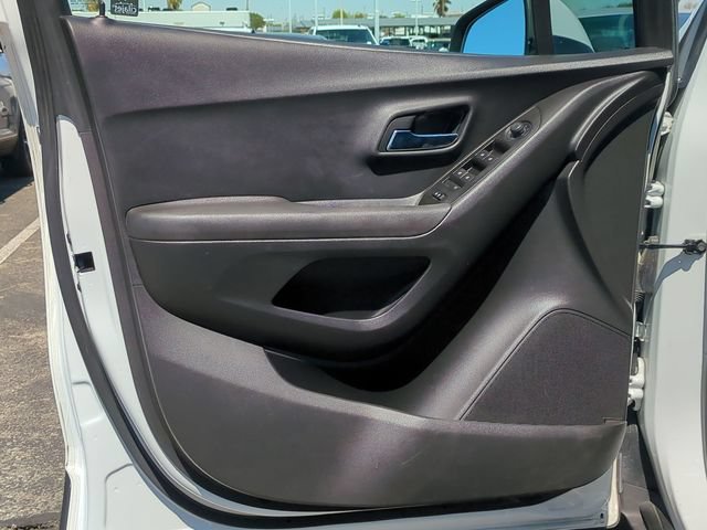 Used 2018 Chevrolet Trax LT w/ LT Convenience Package FWD image 25