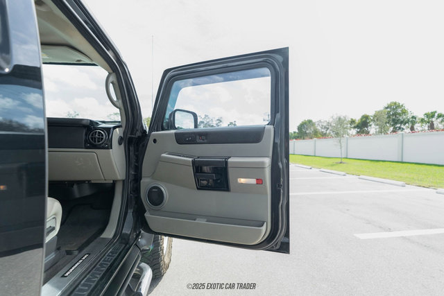 Used 2004 HUMMER H2 w/ Preferred Equipment Group image 54