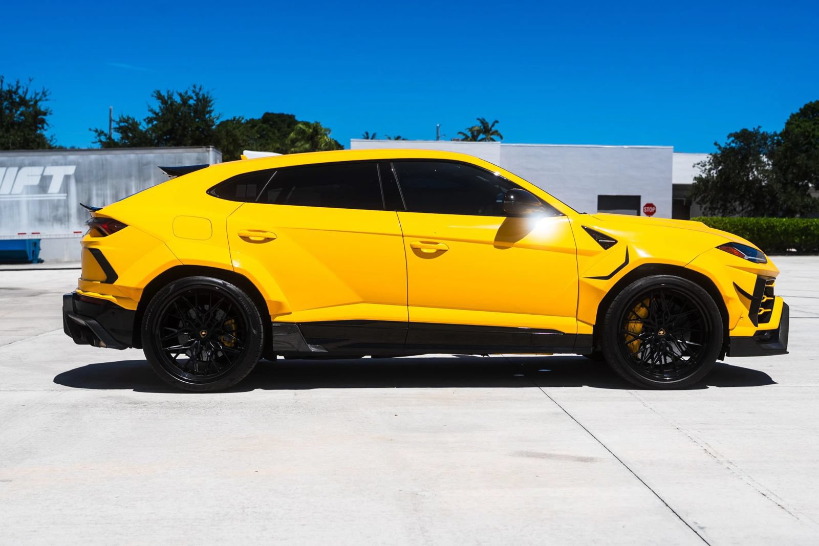 Used 2021 Lamborghini Urus AWD/4WD image 4