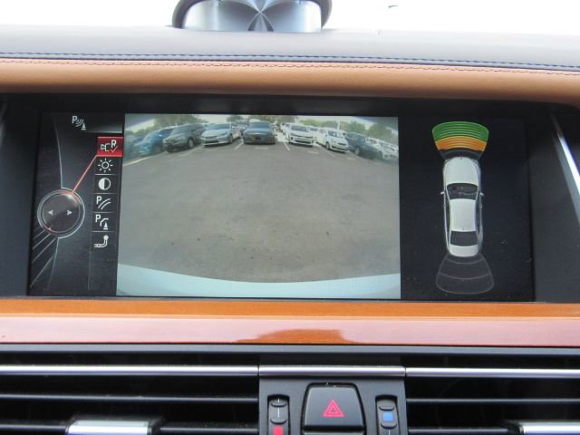 Used 2013 BMW ALPINA B7 xDrive w/ Driver Assistance Pkg image 8