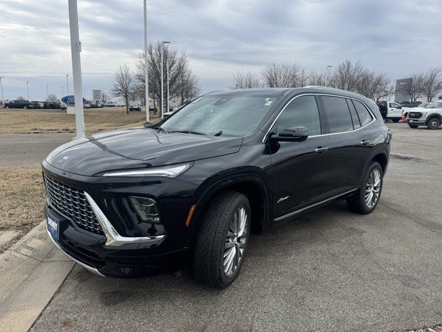 Used 2025 Buick Enclave Avenir w/ Trailering Package, 5000 lbs. image 3