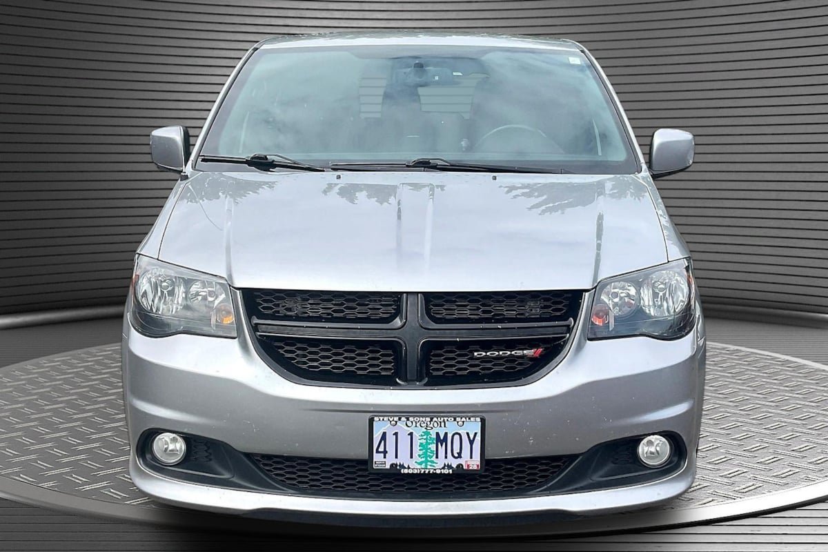 Used 2018 Dodge Grand Caravan SE FWD image 2