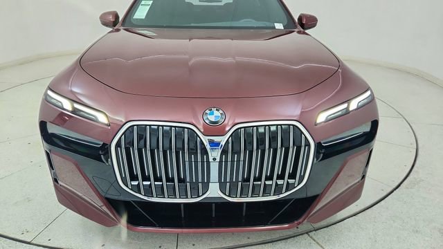 Used 2025 BMW 740i image 9