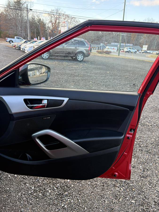 Used 2017 Hyundai Veloster Value Edition image 20