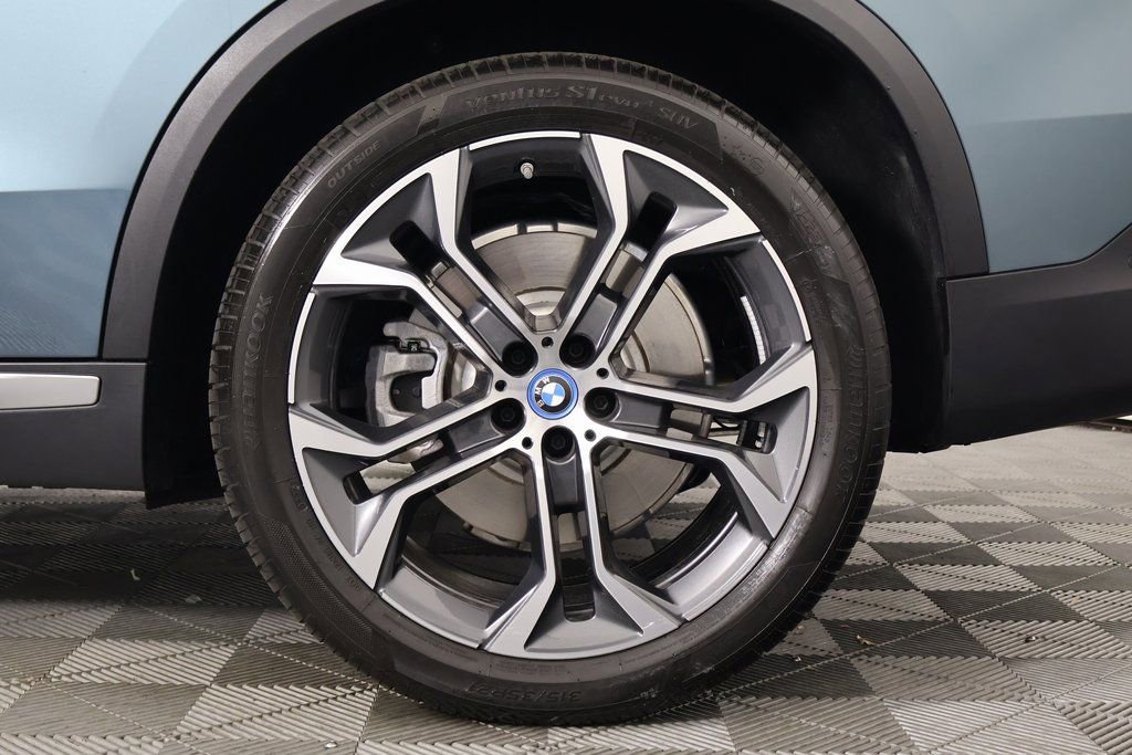 Used 2025 BMW X5 xDrive50e w/ Parking Assistance Package image 16