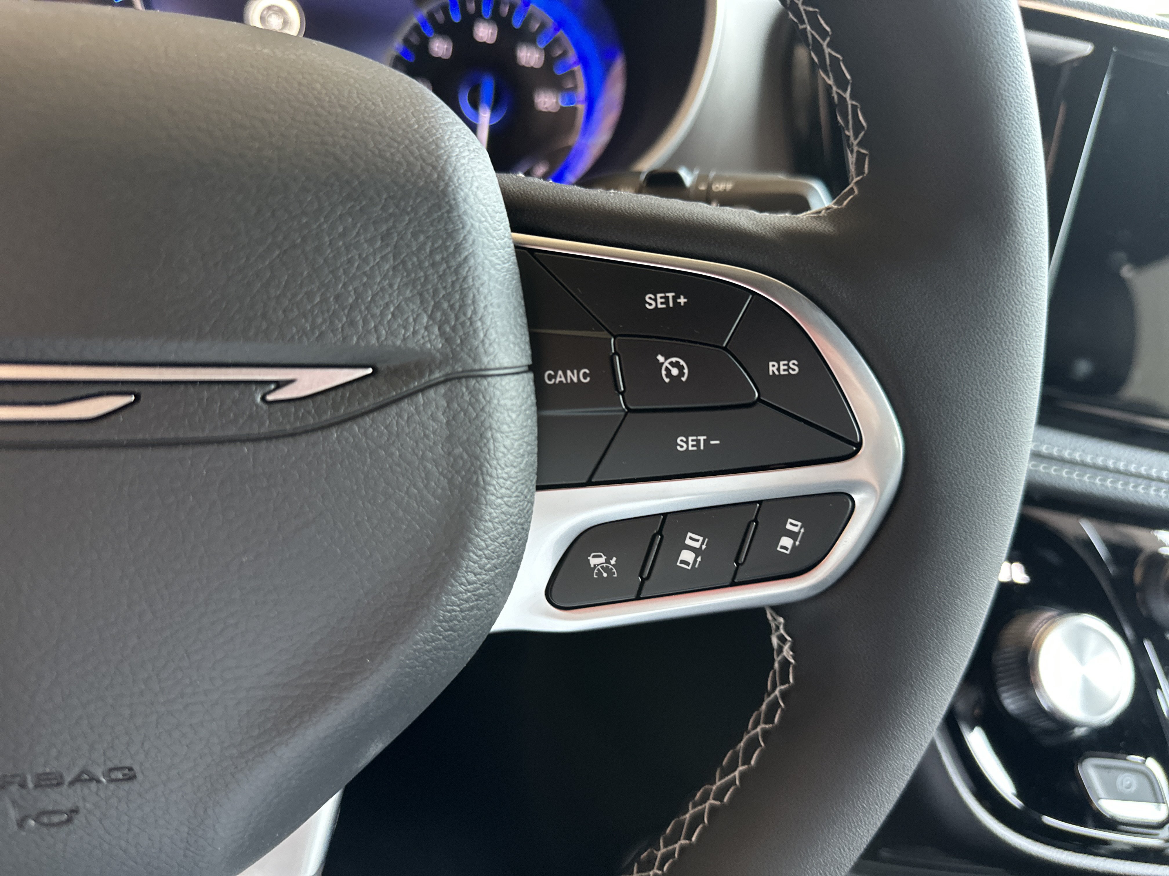 New 2027 Chrysler Pacifica Select AWD/4WD image 8